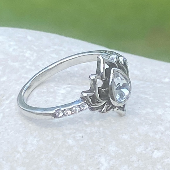 Lotus ring White Zircon silver plated flower ring with crystal accent - Picture 9 of 15